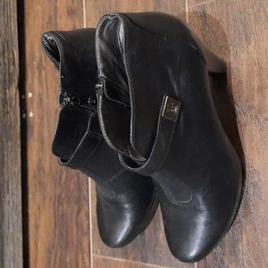 Blonde Waterproof heeled booties